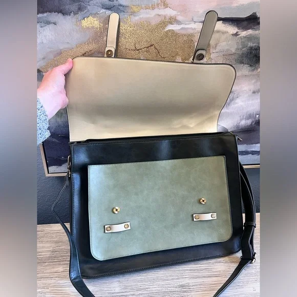 Classic Cream and Green Leather Briefcase - Picture 8 of 15